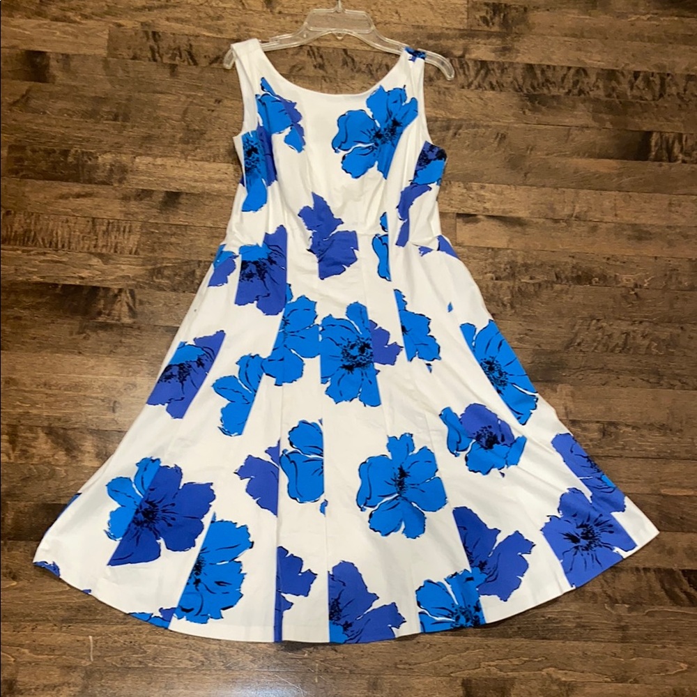 Nine West Floral Blue and White Sleeveless Dress size 4